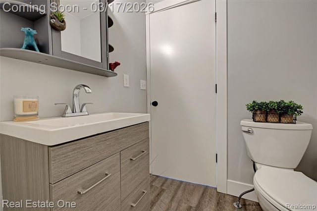 11068 N Fenton Road, Fenton, MI 48430