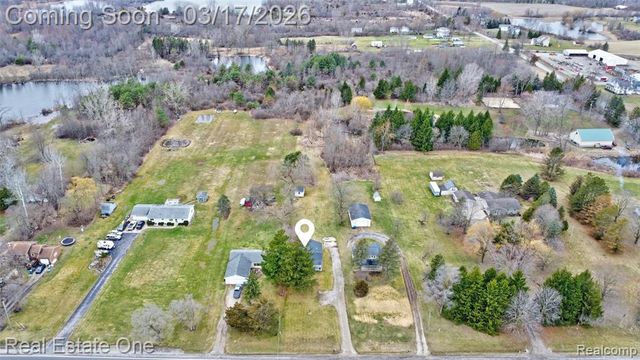 11068 N Fenton Road, Fenton, MI 48430