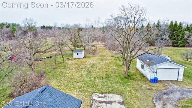 11068 N Fenton Road, Fenton, MI 48430