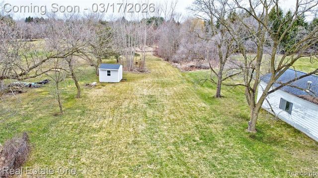 11068 N Fenton Road, Fenton, MI 48430