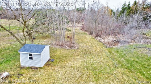 11068 N Fenton Road, Fenton, MI 48430