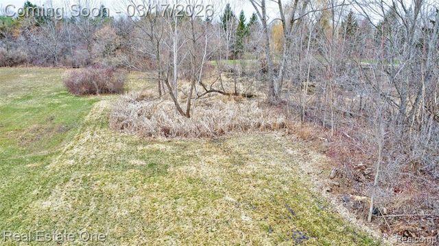 11068 N Fenton Road, Fenton, MI 48430