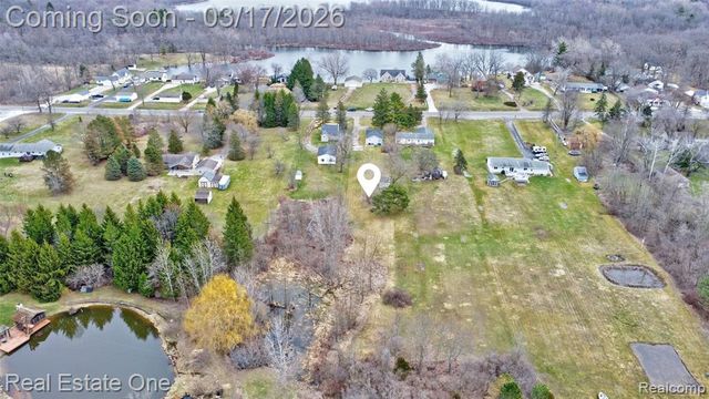 11068 N Fenton Road, Fenton, MI 48430