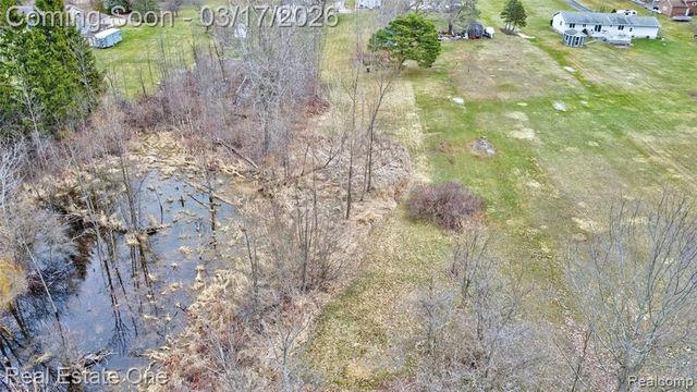 11068 N Fenton Road, Fenton, MI 48430