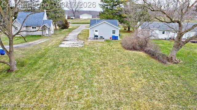 11068 N Fenton Road, Fenton, MI 48430