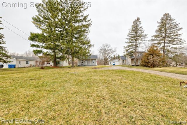 11068 N Fenton Road, Fenton, MI 48430