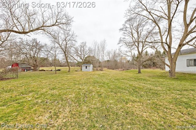 11068 N Fenton Road, Fenton, MI 48430