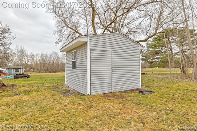 11068 N Fenton Road, Fenton, MI 48430