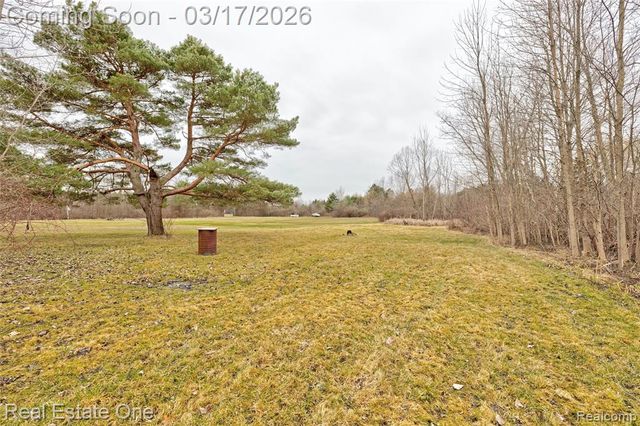 11068 N Fenton Road, Fenton, MI 48430