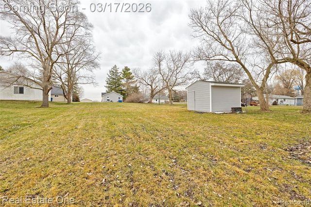 11068 N Fenton Road, Fenton, MI 48430