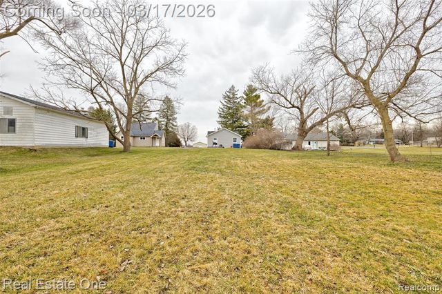 11068 N Fenton Road, Fenton, MI 48430