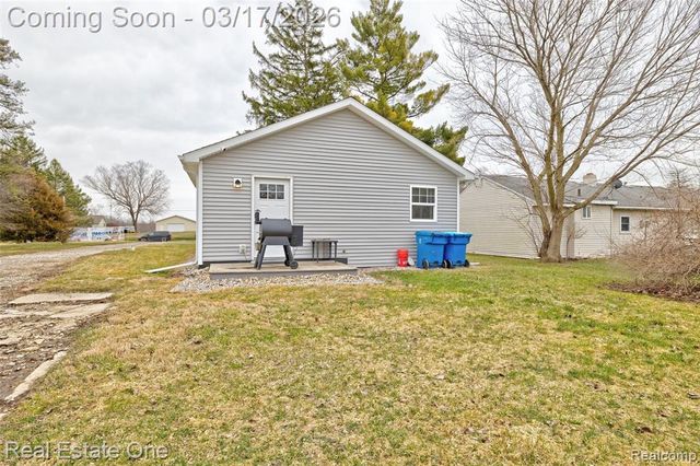 11068 N Fenton Road, Fenton, MI 48430