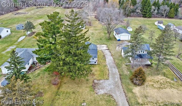 11068 N Fenton Road, Fenton, MI 48430