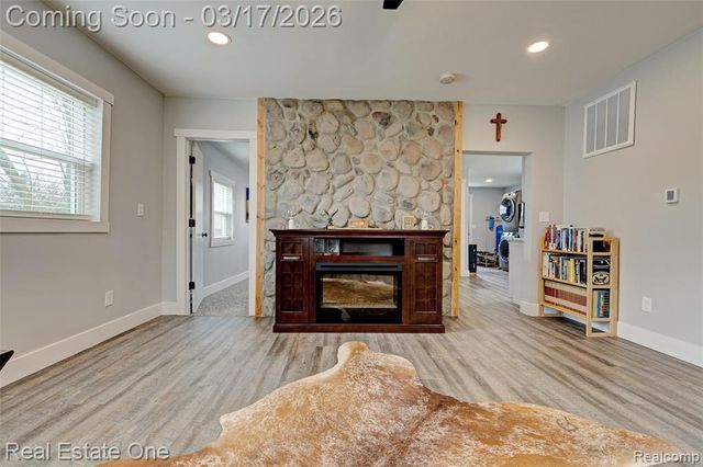 11068 N Fenton Road, Fenton, MI 48430