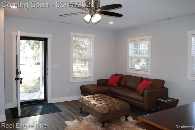 11068 N Fenton Road, Fenton, MI 48430