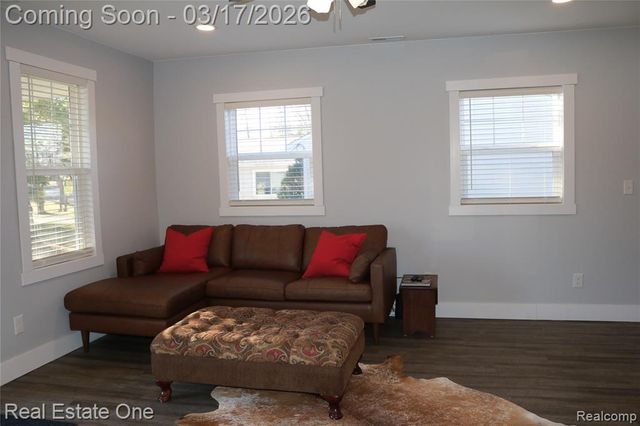 11068 N Fenton Road, Fenton, MI 48430