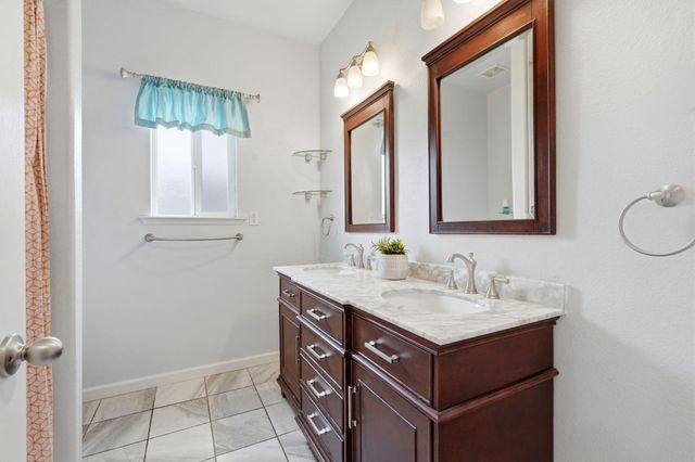 1497 Persimmon Street, Lemoore, CA 93245