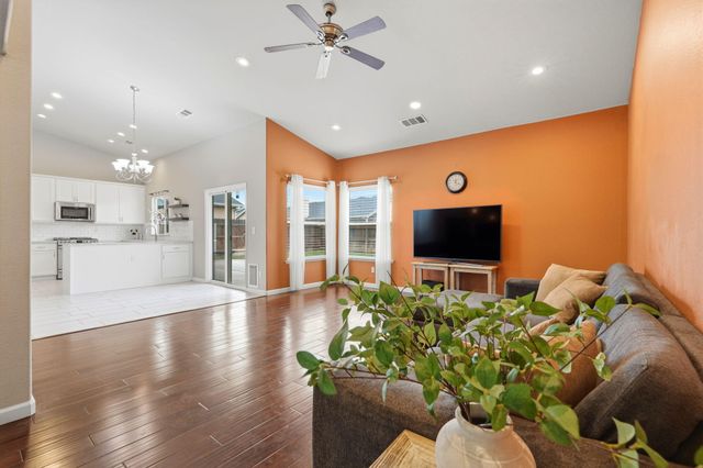 1497 Persimmon Street, Lemoore, CA 93245