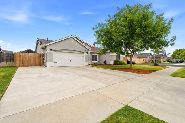 1497 Persimmon Street, Lemoore, CA 93245
