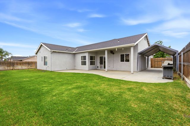 1497 Persimmon Street, Lemoore, CA 93245
