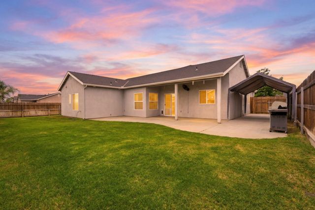 1497 Persimmon Street, Lemoore, CA 93245