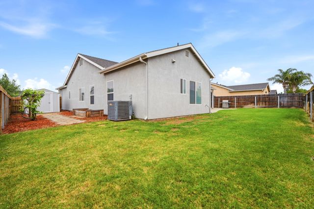 1497 Persimmon Street, Lemoore, CA 93245