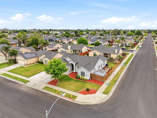 1497 Persimmon Street, Lemoore, CA 93245