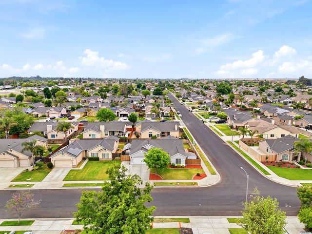 1497 Persimmon Street, Lemoore, CA 93245