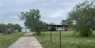 121 County Rd 133, George West, TX 78022