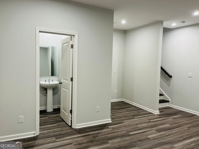 2732 Creekview Terrace NW, Atlanta, GA 30318