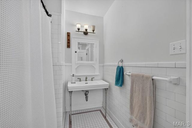 6947 Pershing Avenue, University City, MO 63130