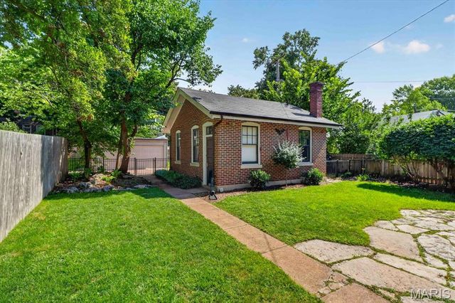 6947 Pershing Avenue, University City, MO 63130