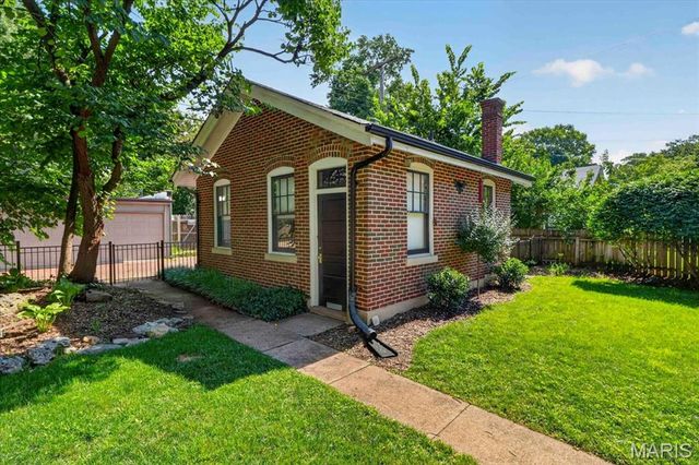 6947 Pershing Avenue, University City, MO 63130