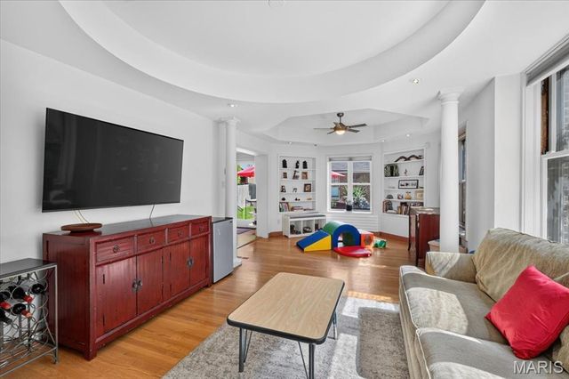 6947 Pershing Avenue, University City, MO 63130