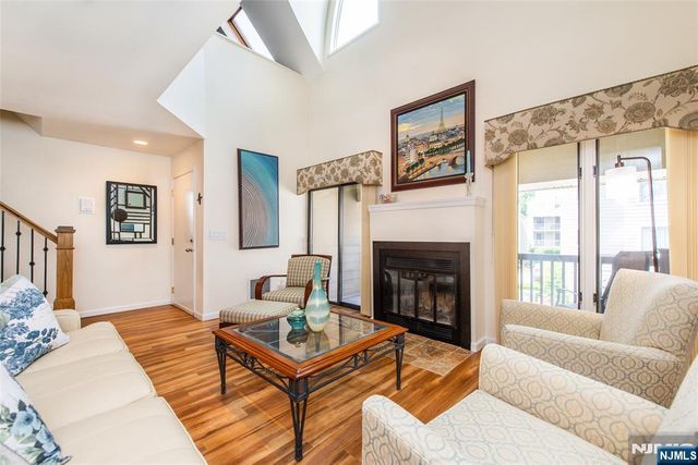 902 River Renaissance C02, East Rutherford, NJ 07073