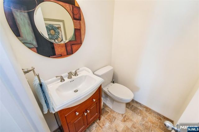 902 River Renaissance C02, East Rutherford, NJ 07073
