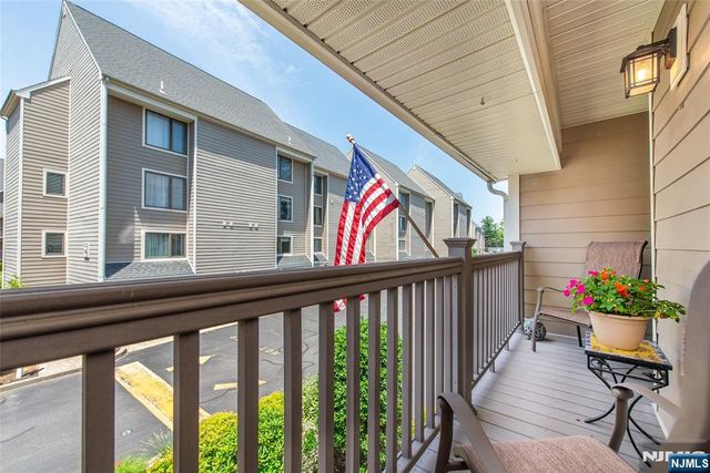 902 River Renaissance C02, East Rutherford, NJ 07073