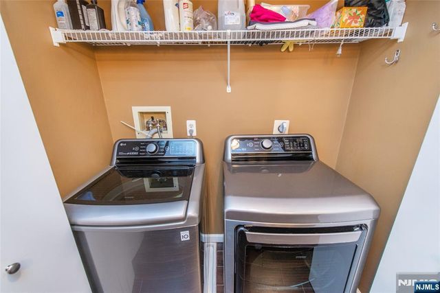 902 River Renaissance C02, East Rutherford, NJ 07073