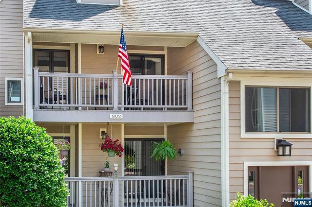 902 River Renaissance C02, East Rutherford, NJ 07073