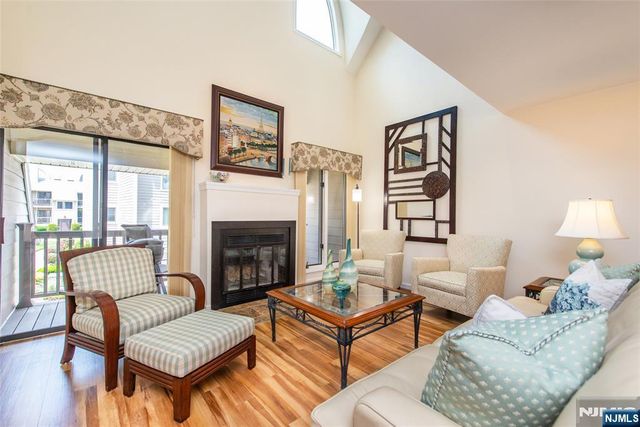 902 River Renaissance C02, East Rutherford, NJ 07073