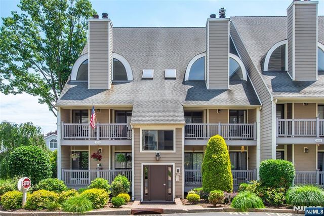 902 River Renaissance C02, East Rutherford, NJ 07073