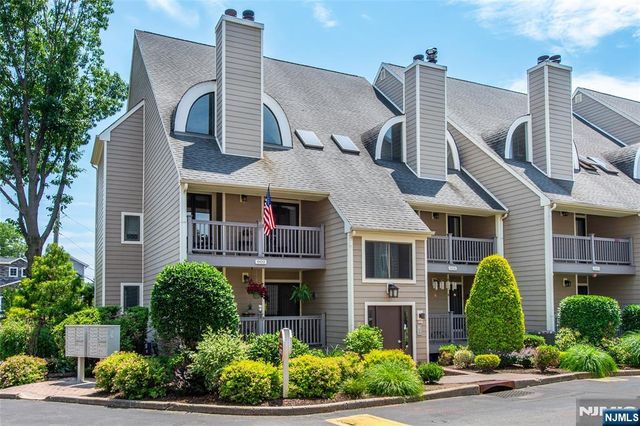 902 River Renaissance C02, East Rutherford, NJ 07073