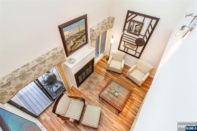 902 River Renaissance C02, East Rutherford, NJ 07073