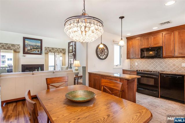 902 River Renaissance C02, East Rutherford, NJ 07073