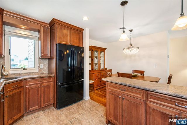 902 River Renaissance C02, East Rutherford, NJ 07073