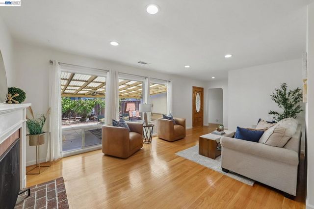 1253 4Th St, Livermore, CA 94550
