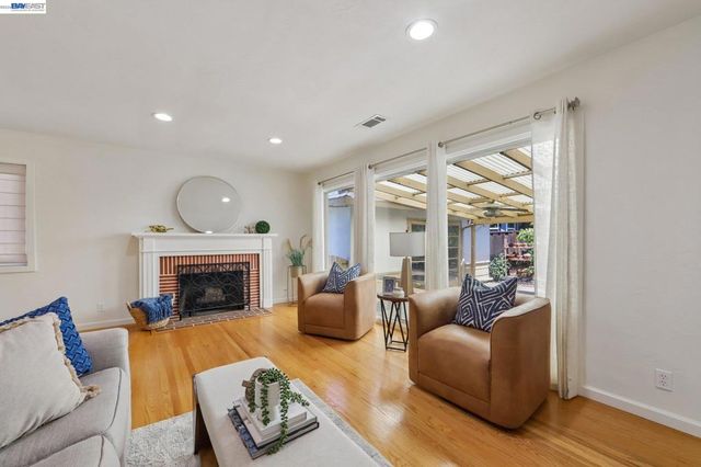 1253 4Th St, Livermore, CA 94550