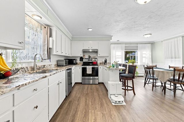 12 Waverly St, Taunton, MA 02780