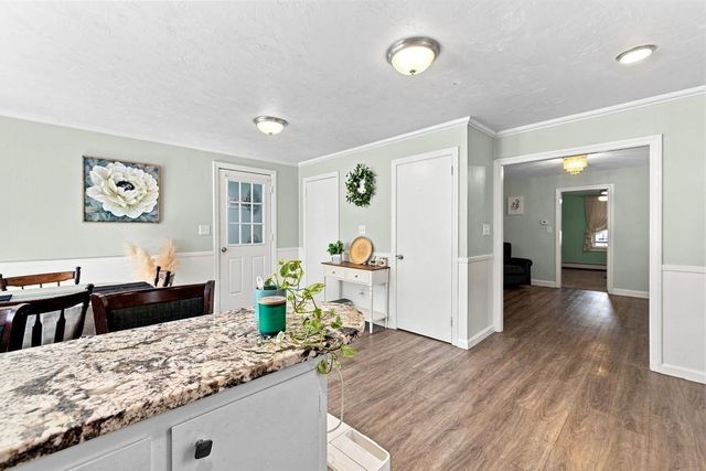 12 Waverly St, Taunton, MA 02780