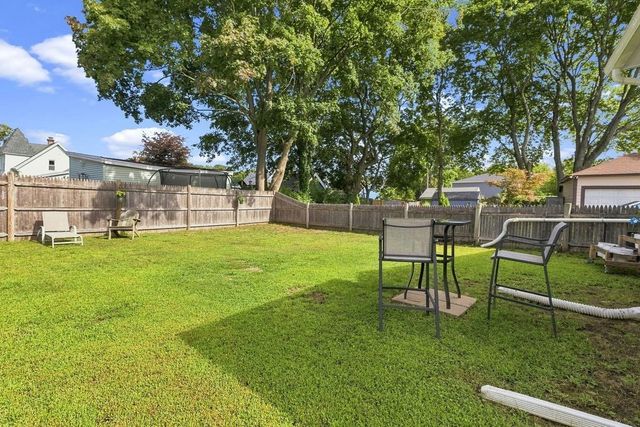 12 Waverly St, Taunton, MA 02780